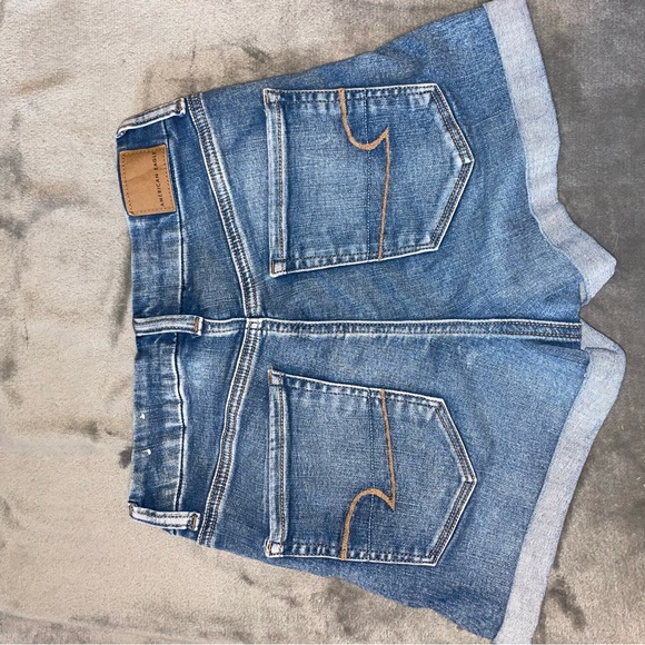 American Eagle Curvy Hi-Rise Shorts - Picture 2 of 2